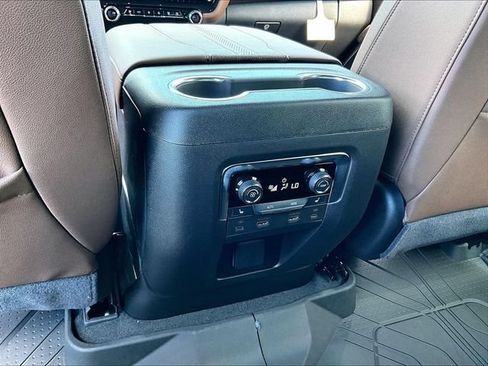 New 2026 Chevrolet Tahoe High Country AWD/4WD image 18
