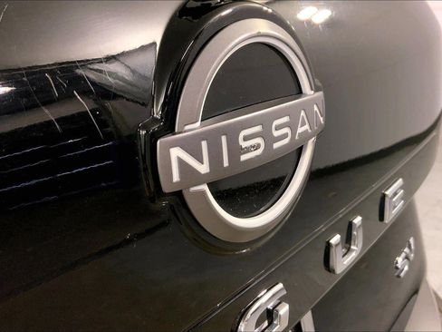 Used 2023 Nissan Rogue SV image 29