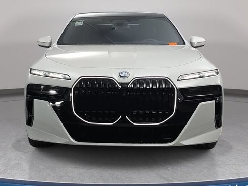 New 2026 BMW i7 xDrive60 w/ Executive Package AWD/4WD image 2