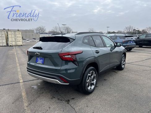New 2026 Chevrolet Trax LT w/ LT Convenience Package FWD image 3