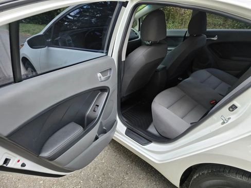 Used 2017 Kia Forte LX image 17