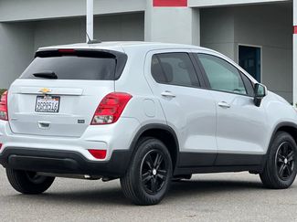 Used 2022 Chevrolet Trax LS w/ Tint and Cruise Package FWD video 2