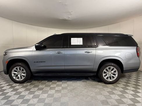Used 2023 Chevrolet Suburban Premier RWD image 3