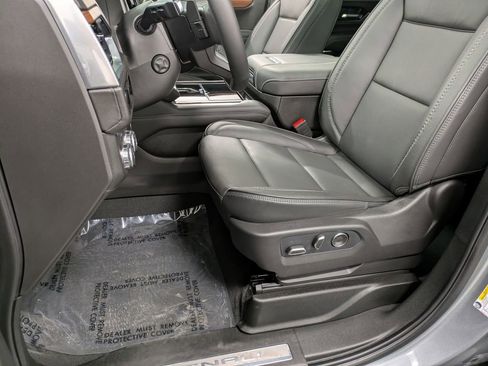 Used 2026 GMC Yukon Denali w/ Sun & Power Step Package AWD/4WD image 10