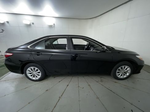Used 2017 Toyota Camry LE image 9