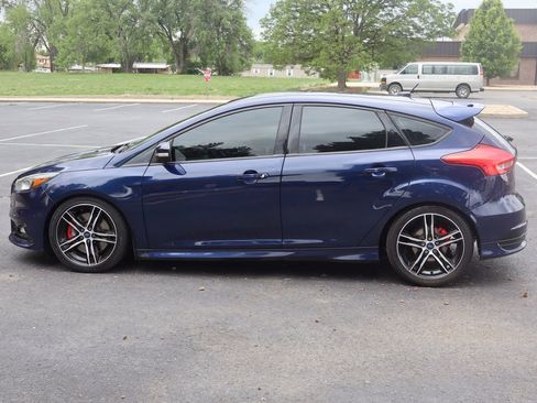 Used 2016 Ford Focus ST FWD image 9
