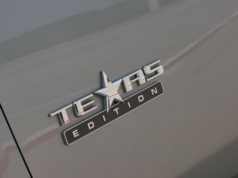 Used 2025 Chevrolet Silverado 2500 LT w/ Texas Edition AWD/4WD image 39