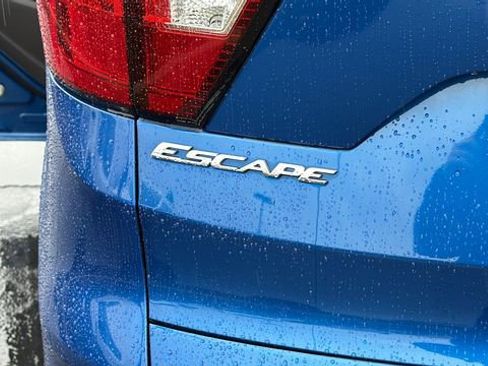 Used 2019 Ford Escape SE image 12