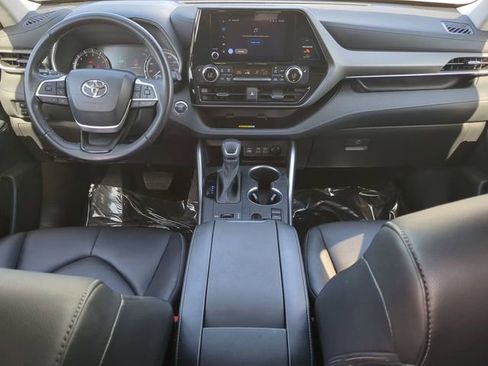 Used 2023 Toyota Highlander XLE FWD image 15