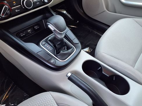 Certified 2025 Kia Soul LX w/ LX Technology Package FWD image 18