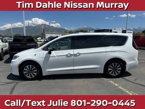 Used 2023 Chrysler Pacifica Limited FWD image 7