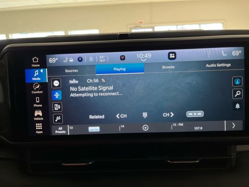 Used 2025 Jeep Wrangler Sahara image 32