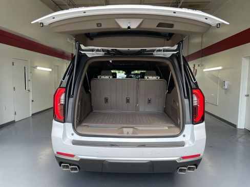 New 2026 GMC Yukon XL Denali w/ Denali Reserve Package image 8
