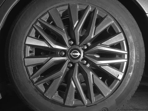 Used 2025 Nissan Altima 2.5 SV FWD image 14