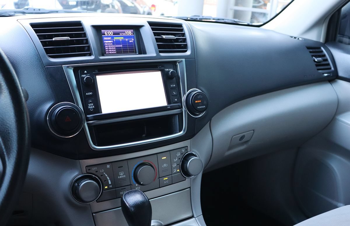 Used 2013 Toyota Highlander Plus FWD image 44