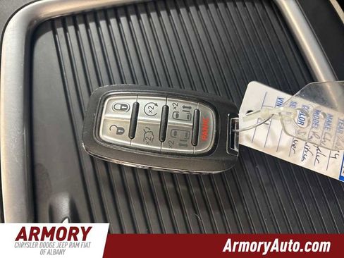 Used 2024 Chrysler Pacifica Touring-L image 22