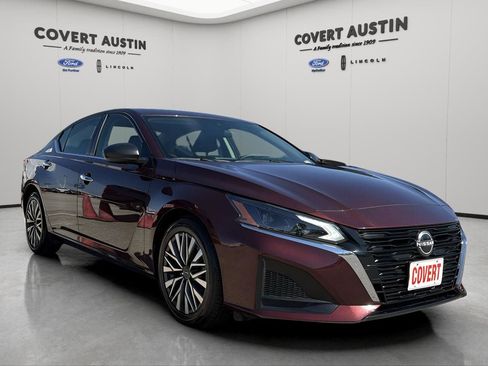 Used 2024 Nissan Altima 2.5 SV image 7