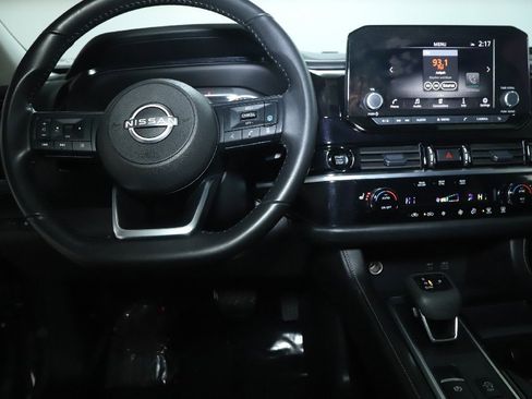 Used 2025 Nissan Pathfinder SV image 30