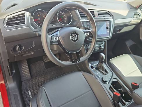 Used 2021 Volkswagen Tiguan SE AWD/4WD image 2