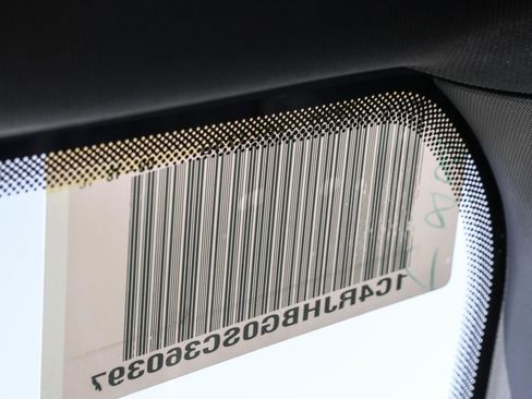 New 2025 Jeep Grand Cherokee Limited w/ Black Appearance Package image 30