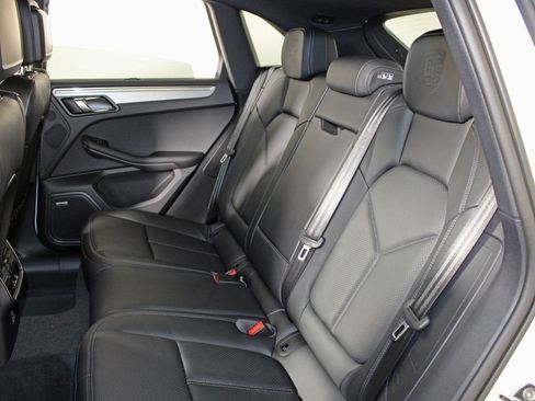 Certified 2026 Porsche Macan AWD/4WD image 35