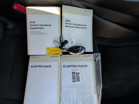 Certified 2025 Hyundai Elantra SEL image 34
