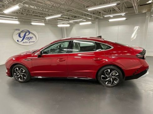 Used 2025 Hyundai Sonata SEL FWD image 2