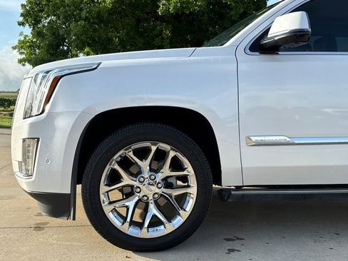 Used 2018 Cadillac Escalade ESV Platinum AWD/4WD image 5