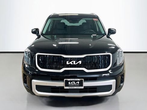 Used 2024 Kia Telluride EX w/ EX Captain's Chair Package image 2
