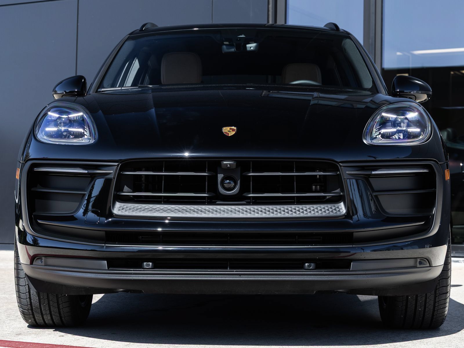 Certified 2026 Porsche Macan AWD/4WD image 8
