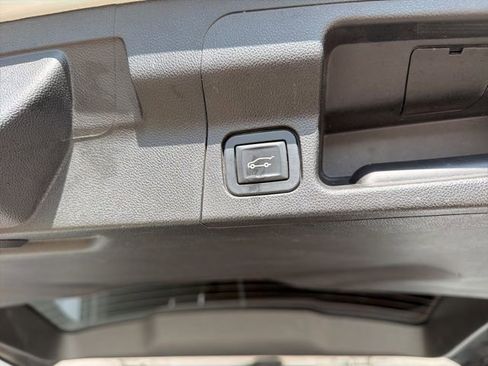 Used 2019 GMC Acadia SLE image 25