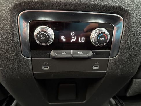 Used 2023 GMC Yukon SLT image 45