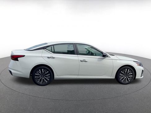 Used 2025 Nissan Altima 2.5 SV image 16