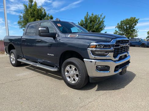 Used 2025 RAM 2500 Big Horn AWD/4WD image 3