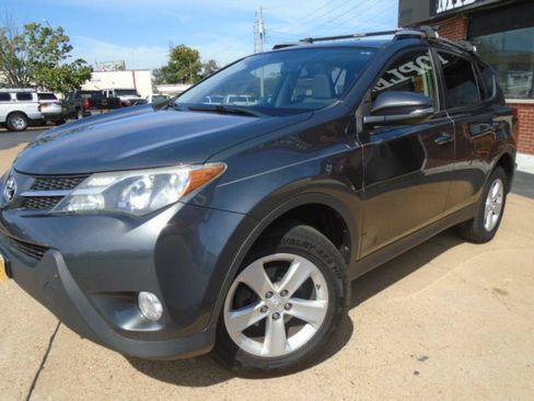 Used 2014 Toyota RAV4 XLE AWD/4WD image 4