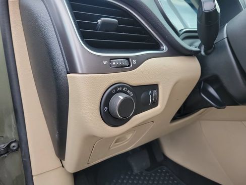 Used 2020 Jeep Cherokee Latitude w/ Cold Weather Group AWD/4WD image 25