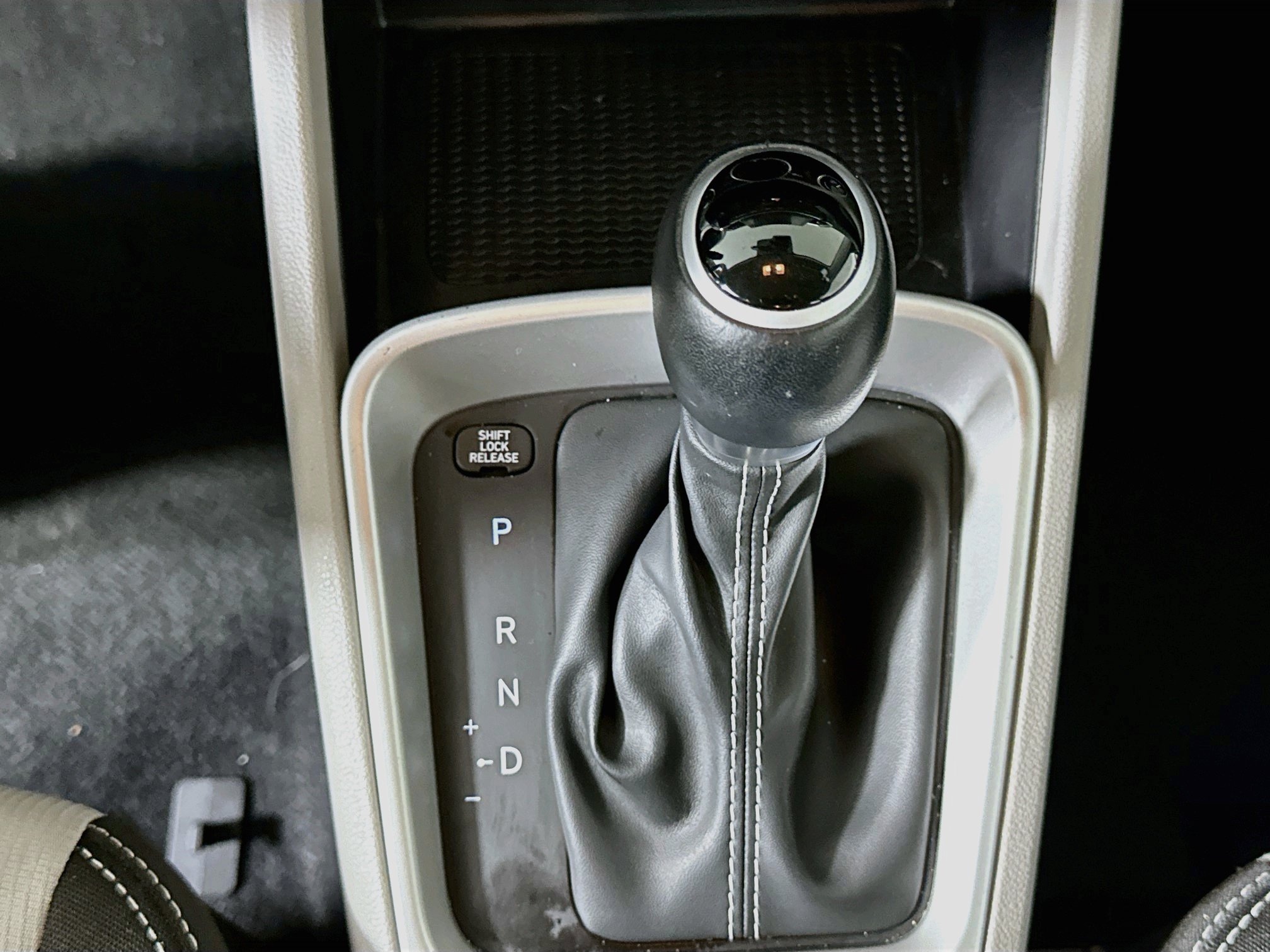 Used 2025 Hyundai Venue SEL FWD image 24