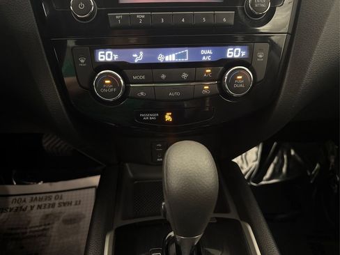 Used 2016 Nissan Rogue SV FWD image 34