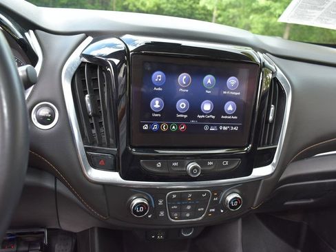 Used 2020 Chevrolet Traverse LT w/ LT Premium Package AWD/4WD image 16