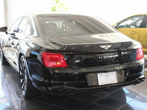Used 2022 Bentley Flying Spur V8 image 3