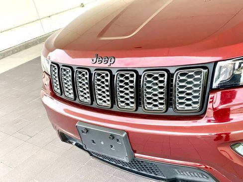 Used 2022 Jeep Grand Cherokee Laredo X AWD/4WD image 2