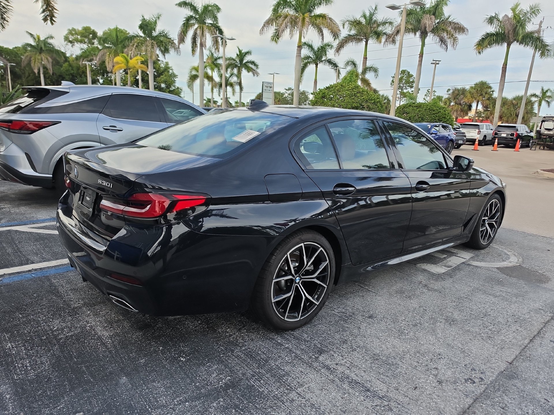 Used 2023 BMW 530i w/ M Sport Package RWD image 5