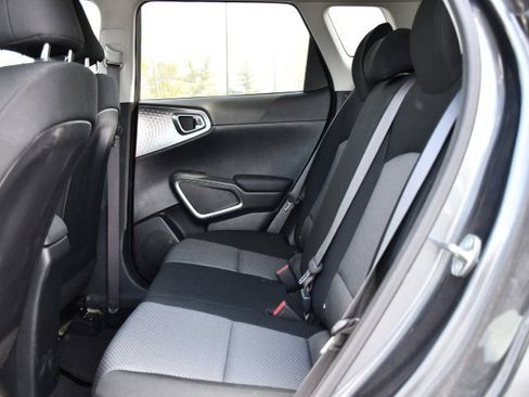 Used 2023 Kia Soul LX w/ LX Technology Package FWD image 13