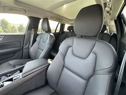 Used 2025 Volvo V60 B5 Cross Country Plus image 17