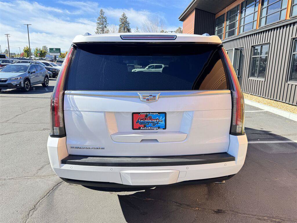 Used 2016 Cadillac Escalade Luxury AWD/4WD image 4