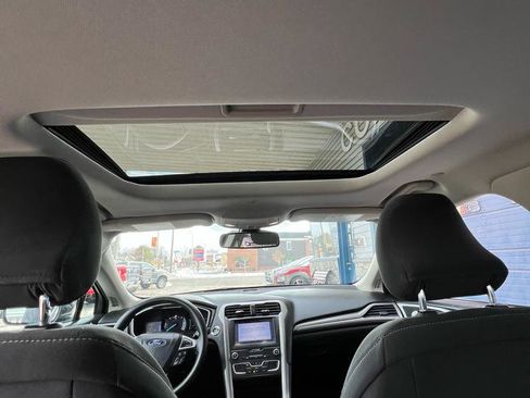 Used 2019 Ford Fusion SE image 14