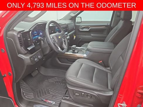 Used 2025 Chevrolet Silverado 1500 LT AWD/4WD image 13