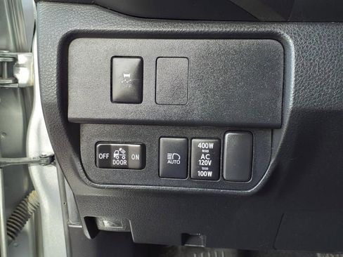 Used 2022 Toyota Tacoma TRD Off-Road AWD/4WD image 21