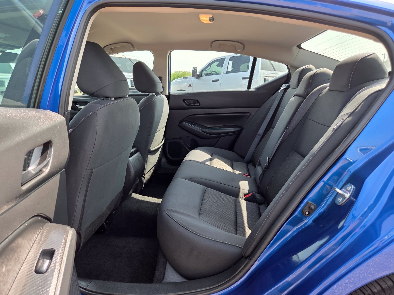 Used 2025 Nissan Altima 2.5 SV FWD image 15
