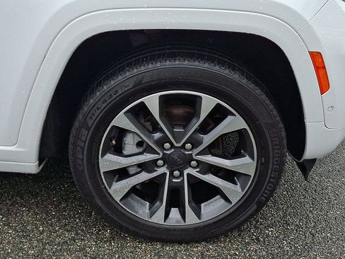 Certified 2024 Jeep Grand Cherokee Overland AWD/4WD image 27